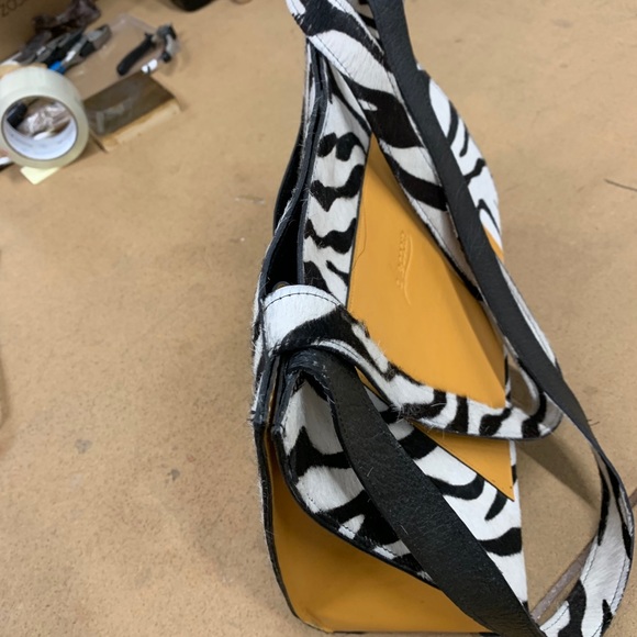 Zebra Print Tote - Picture 4 of 6